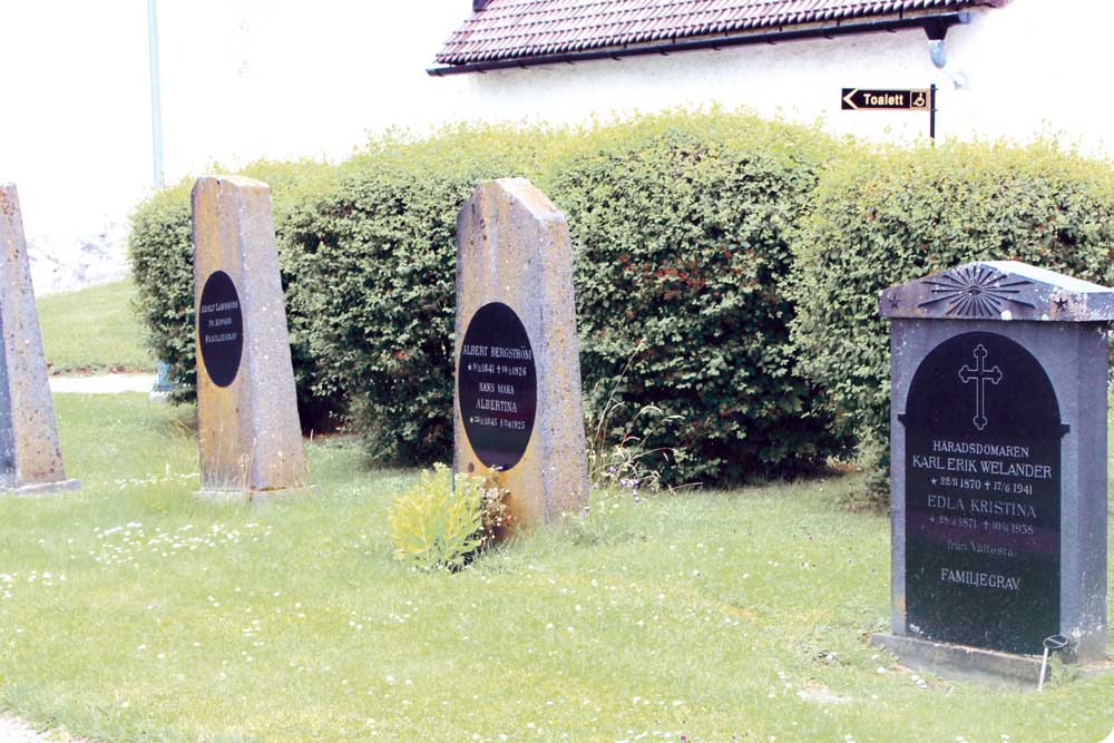 Fyra stora gravstenar