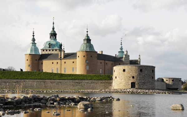 Kalmar Slott i brunt med torn