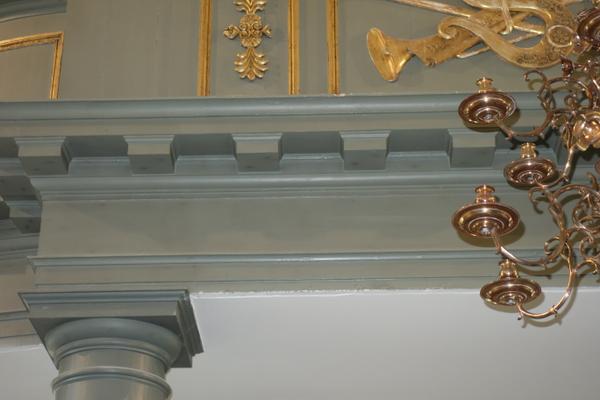 Turkosa och guldiga detaljer i Å Kyrka.