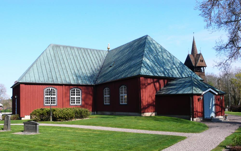 Jonsbergs kyrka med turkost tak