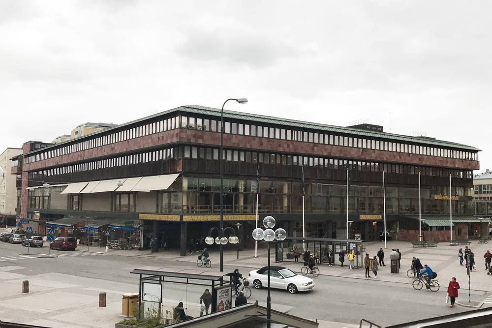 Olof Palmes torg vid Medborgarhuset i Örebro.