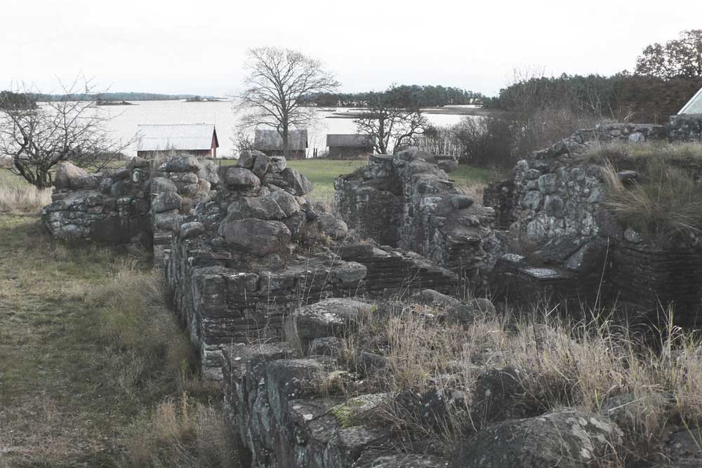 Björnöhus ruin med en grå stenmur