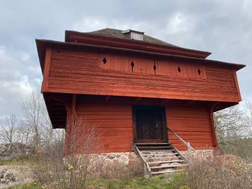 Rött trähus på Björkviks herrgård