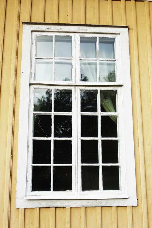 Ett fönster på Engelholms herrgård.